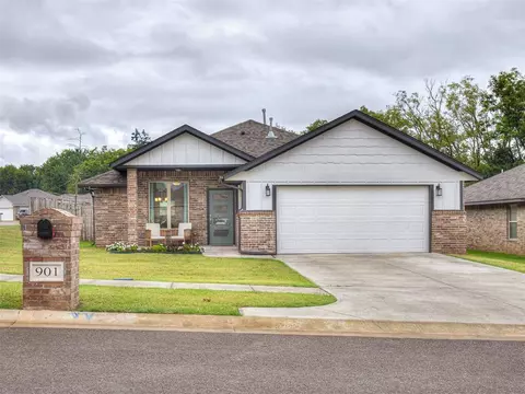 901 River Run Dr, Noble, OK 73068