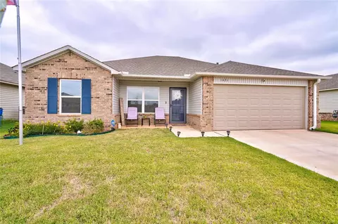 1421 Quartz Pl, Noble, OK 73068