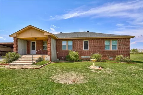 9 S Meyers Dr, Tuttle, OK 73089