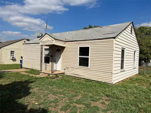 1505 S 11th St, Chickasha, OK 73018
