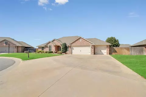 817 Stephanie Ln, Altus, OK 73521