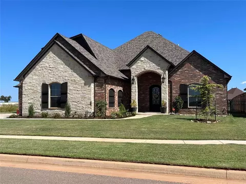 14912 Chambord Dr, Yukon, OK 73099