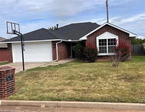 409 Woodbriar Rd, Noble, OK 73068