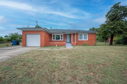 9309 NE 11th St, Midwest City, OK 73130