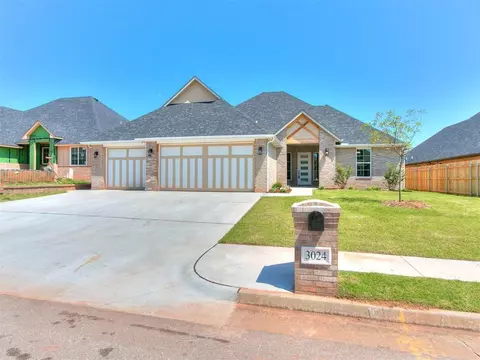3024 Hunter Crest Dr, Edmond, OK 73034