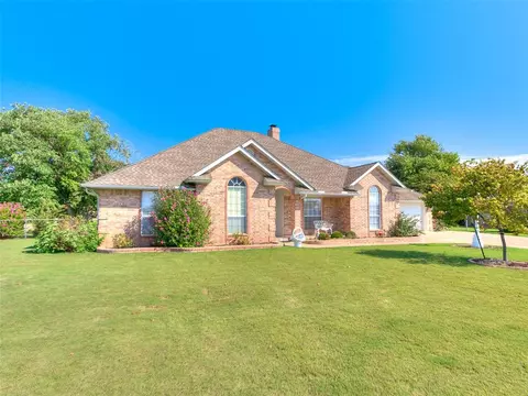 701 SE 34th St, Moore, OK 73160