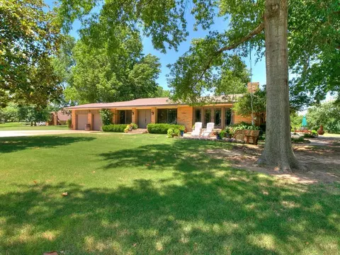 2215 Hidden Lake Dr, Norman, OK 73069