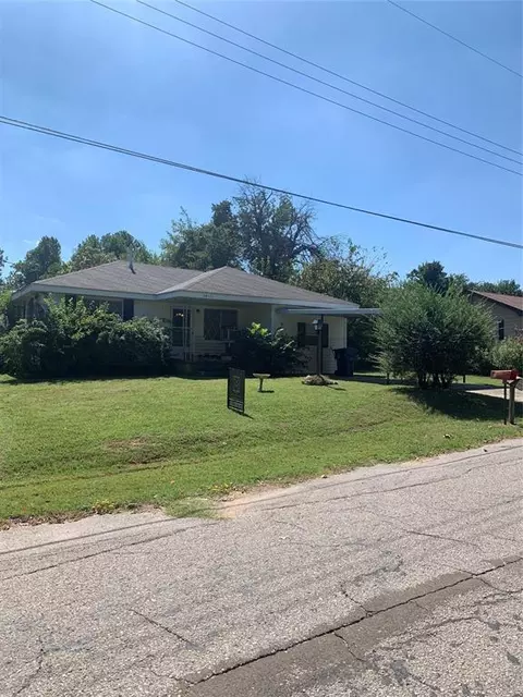 10814 NE 19th St, Oklahoma City, OK 73141