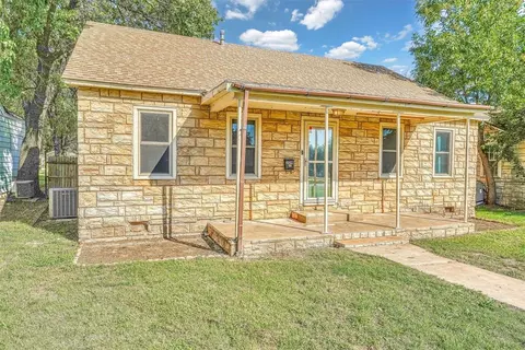 304 N Washington St, Hobart, OK 73651