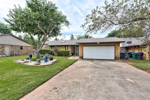 2212 Red Elm Dr, Edmond, OK 73013