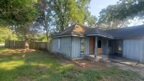 424 W 10th St, Holdenville, OK 74848