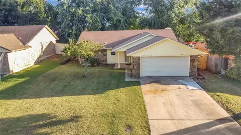 1036 Hawthorne Dr, Midwest City, OK 73110