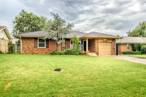 2142 Barclay Rd, The Village, OK 73120