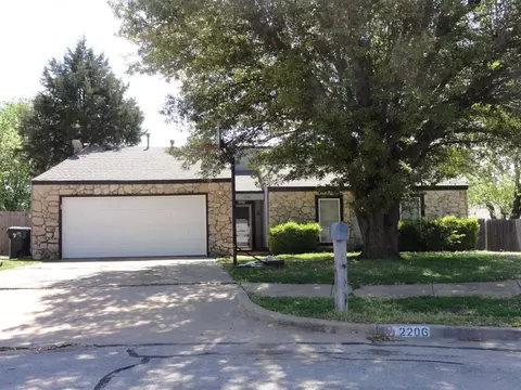 2206 Oakvista Cir, Norman, OK 73071