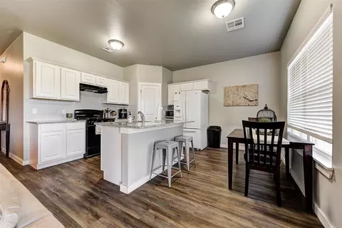 14304 Peach Tree Dr, Yukon, OK 73099