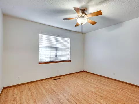 3910 Pine Tree Cir, Norman, OK 73072 photo 17