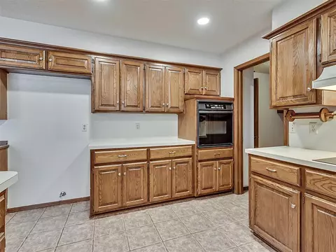 3910 Pine Tree Cir, Norman, OK 73072 photo 9