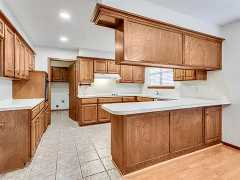 3910 Pine Tree Cir, Norman, OK 73072 photo 8