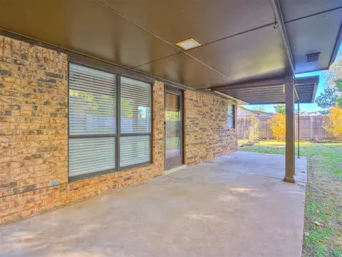 3910 Pine Tree Cir, Norman, OK 73072 photo 3