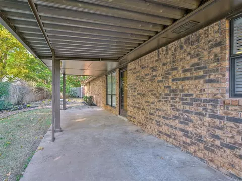 3910 Pine Tree Cir, Norman, OK 73072 photo 2
