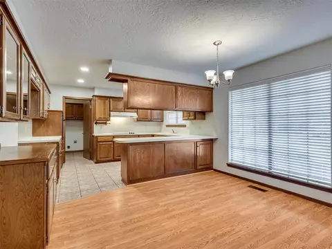 3910 Pine Tree Cir, Norman, OK 73072 photo 7