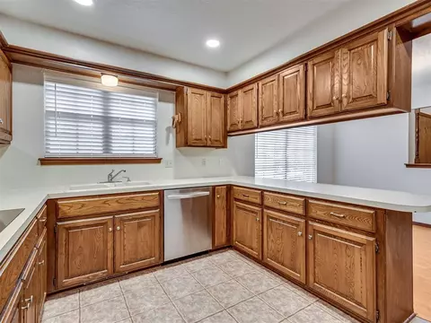 3910 Pine Tree Cir, Norman, OK 73072 photo 10