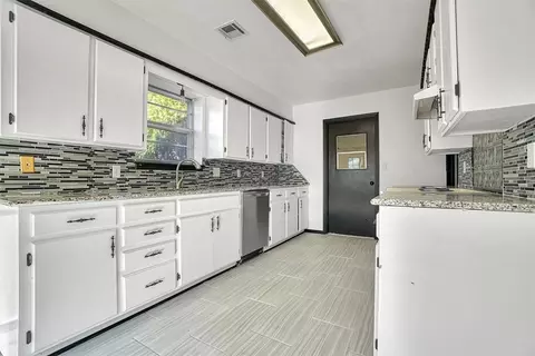 1704 Tyler St, Altus, OK 73521 photo 9