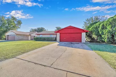 1704 Tyler St, Altus, OK 73521 photo 3