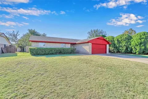 1704 Tyler St, Altus, OK 73521 photo 2