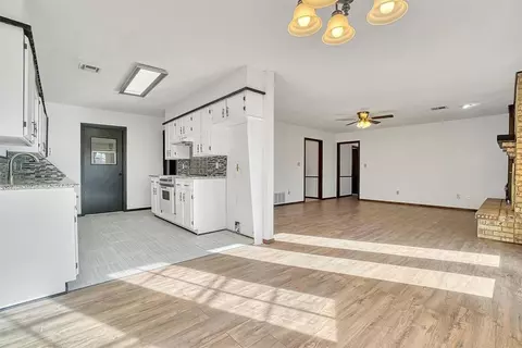 1704 Tyler St, Altus, OK 73521 photo 8