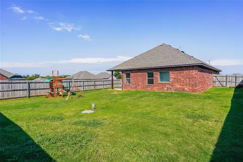 207 Springtree Dr, Harrah, OK 73045 photo 24