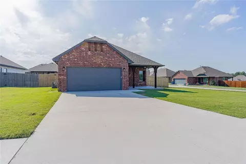 207 Springtree Dr, Harrah, OK 73045 photo 3