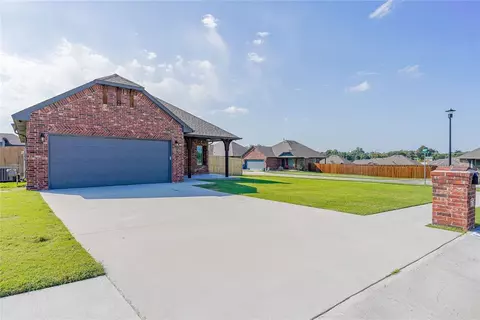 207 Springtree Dr, Harrah, OK 73045 photo 4