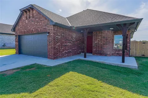 207 Springtree Dr, Harrah, OK 73045 photo 2