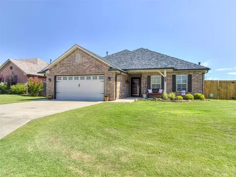 2105 Crooked Oak Dr, Shawnee, OK 74804