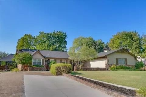 1413 Northcrest Dr, Ada, OK 74820 photo 2