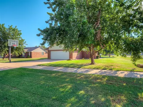 602 E Washington St, Crescent, OK 73028 photo 2