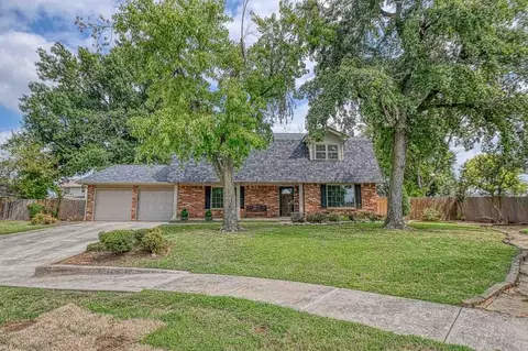 1209 Woodstock Ct, Norman, OK 73072