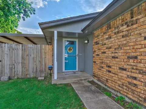 1121 SW 20th St, Moore, OK 73170