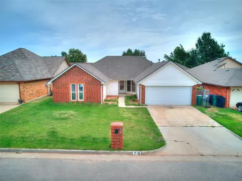 716 Greenfield Dr, Yukon, OK 73099