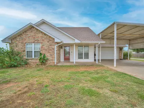 311 E Spruce St, Hinton, OK 73047