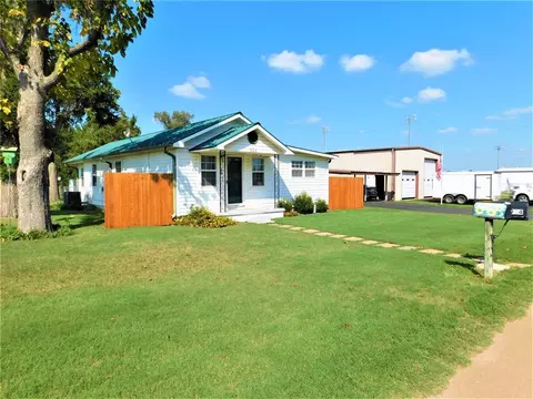 924 E Jefferson St, Crescent, OK 73028