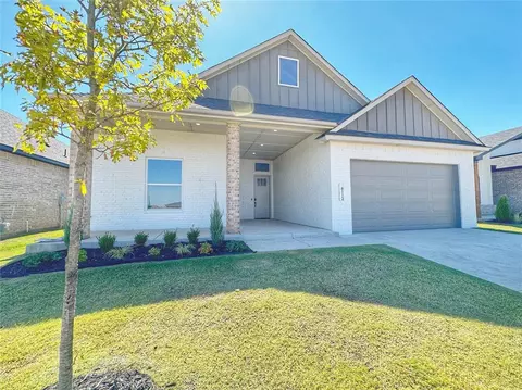 8112 NW 152nd St, Edmond, OK 73013