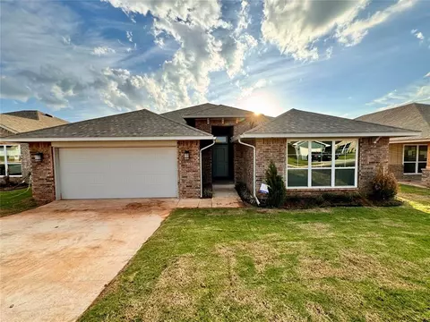 1016 Blackjack Creek Dr, Yukon, OK 73099