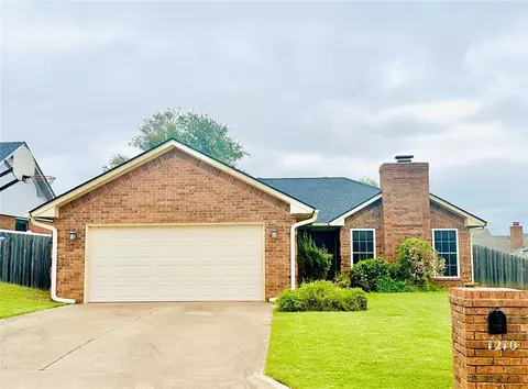 1210 Windsor Pl, Shawnee, OK 74804