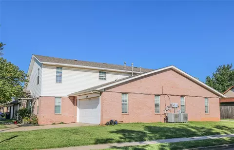 1109 NE 23rd St, Moore, OK 73160