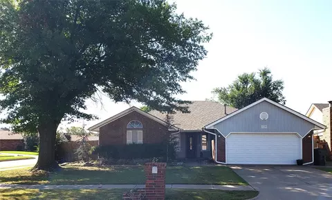 10328 Shannon Dr, Midwest City, OK 73130