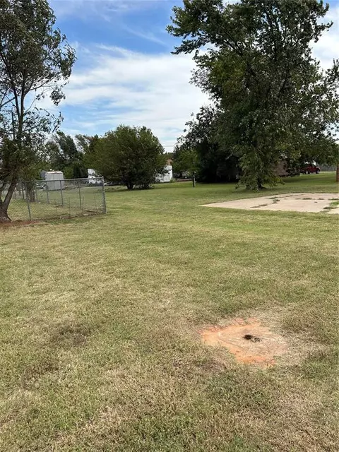 421 N 5th St, Thomas, OK 73669 photo 18