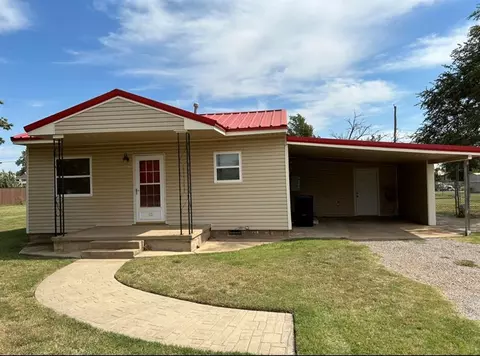 421 N 5th St, Thomas, OK 73669