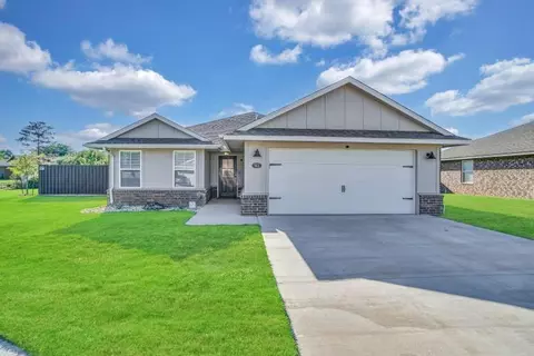 913 Avalon Dr, Altus, OK 73521